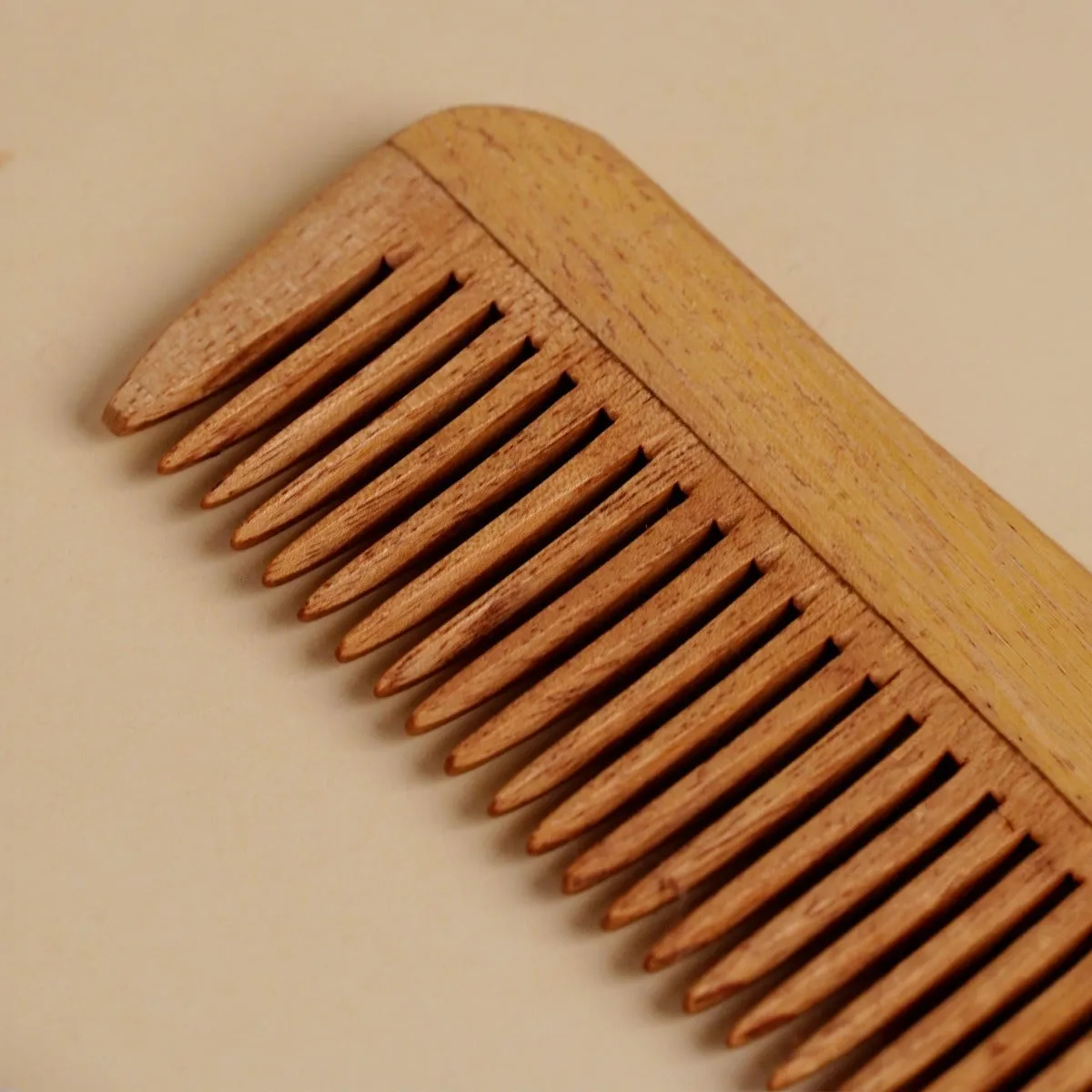 Isha Life Handmade Neem Wood Comb Handle model Narrow Teeth - Image 3